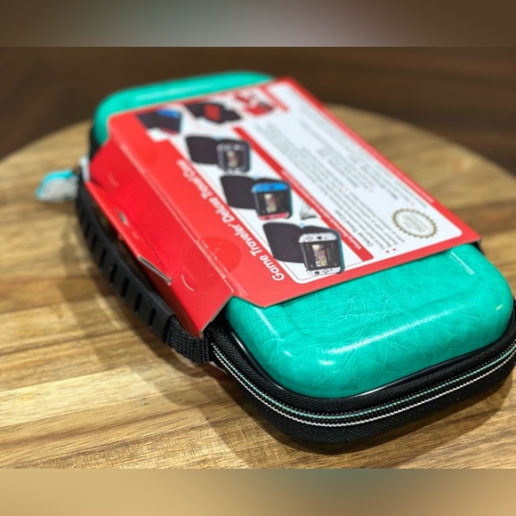 Nintendo Switch Game Traveler Deluxe Travel Case Animal Crossing: New Horizons - Picture 7 of 8